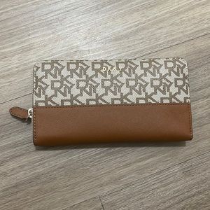 DKNY wallet